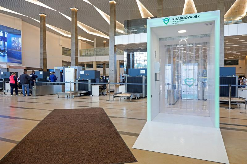 В аэропорту Красноярска заработал дезинфицирующий коридор