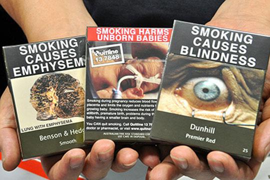 Сигаретные пачки в Австралии Фото: EastNews